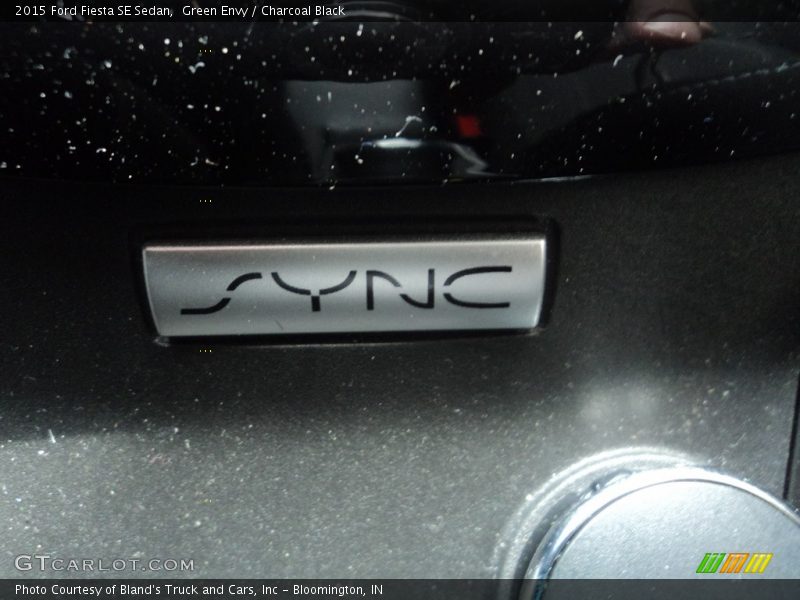 Green Envy / Charcoal Black 2015 Ford Fiesta SE Sedan