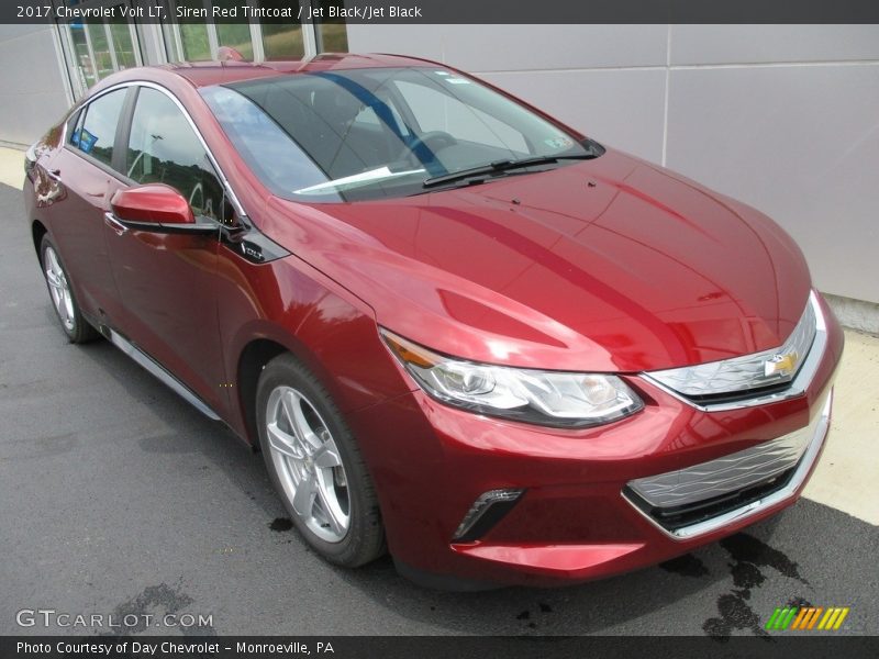 Front 3/4 View of 2017 Volt LT