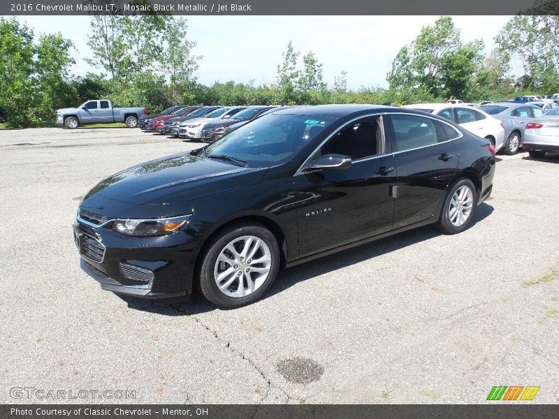 Front 3/4 View of 2016 Malibu LT