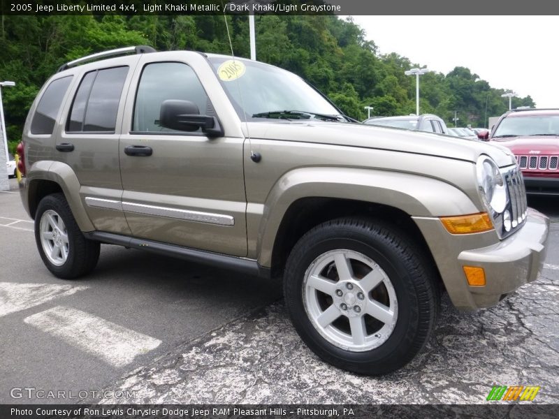 Front 3/4 View of 2005 Liberty Limited 4x4