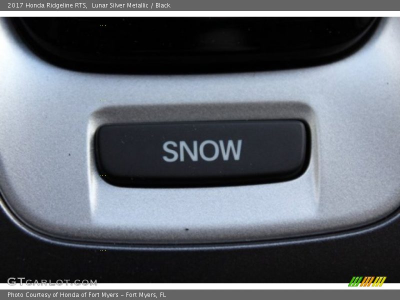 Lunar Silver Metallic / Black 2017 Honda Ridgeline RTS