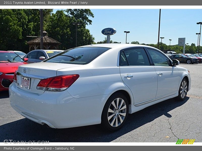 Blizzard White Pearl / Ivory 2011 Toyota Avalon Limited