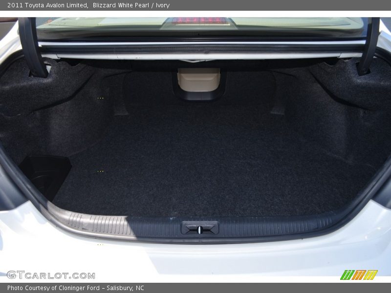 Blizzard White Pearl / Ivory 2011 Toyota Avalon Limited