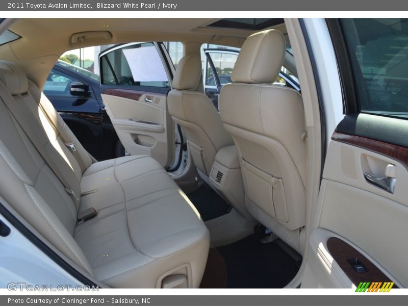 Blizzard White Pearl / Ivory 2011 Toyota Avalon Limited