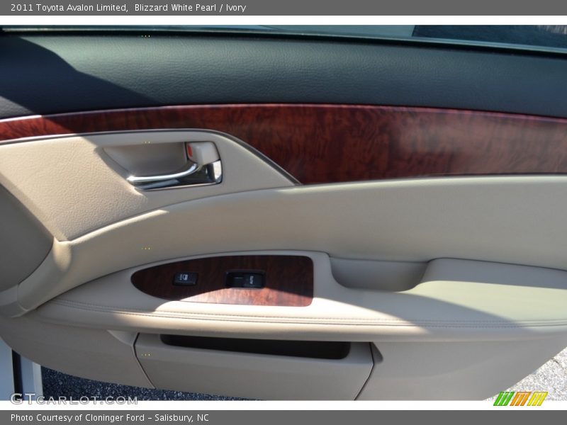 Blizzard White Pearl / Ivory 2011 Toyota Avalon Limited