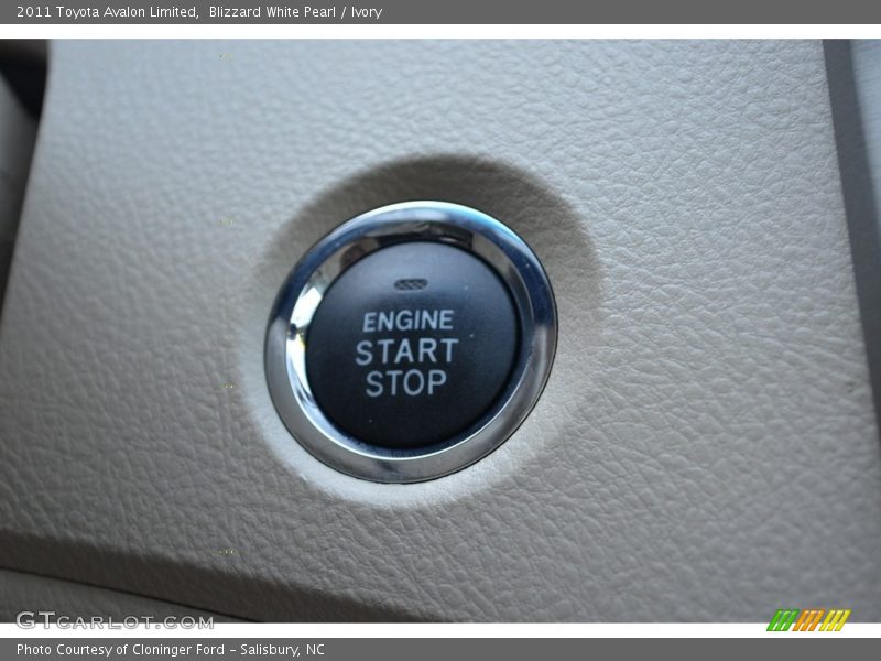 Blizzard White Pearl / Ivory 2011 Toyota Avalon Limited