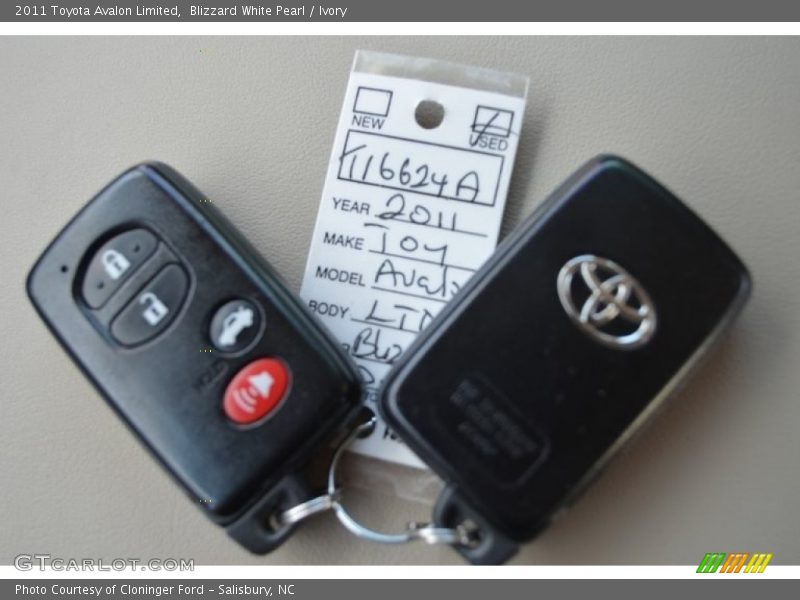 Blizzard White Pearl / Ivory 2011 Toyota Avalon Limited