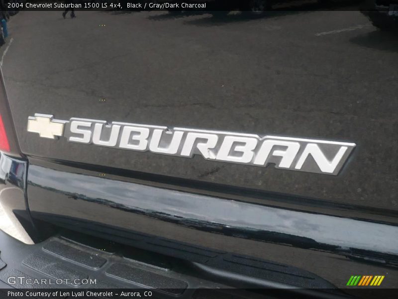Black / Gray/Dark Charcoal 2004 Chevrolet Suburban 1500 LS 4x4
