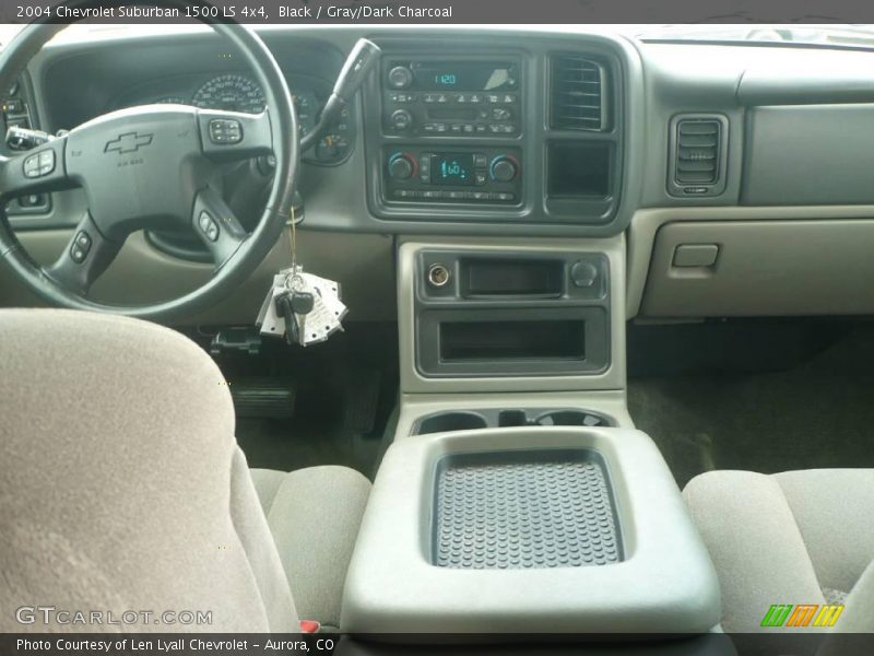 Black / Gray/Dark Charcoal 2004 Chevrolet Suburban 1500 LS 4x4