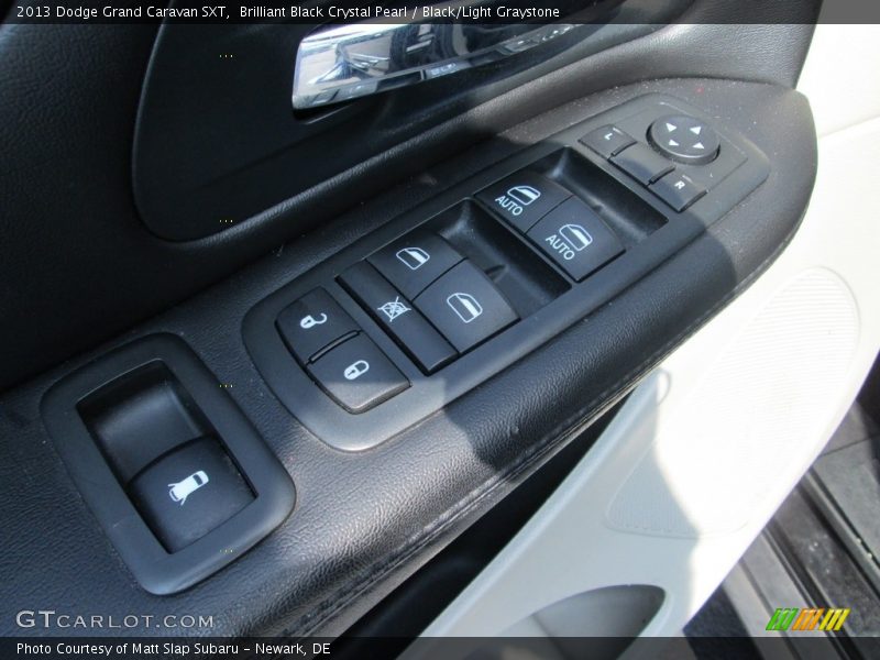 Brilliant Black Crystal Pearl / Black/Light Graystone 2013 Dodge Grand Caravan SXT