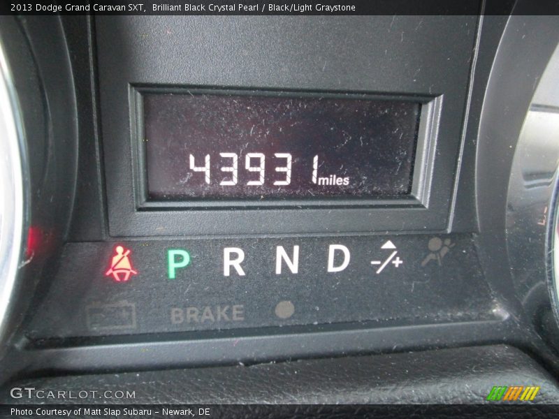 Brilliant Black Crystal Pearl / Black/Light Graystone 2013 Dodge Grand Caravan SXT