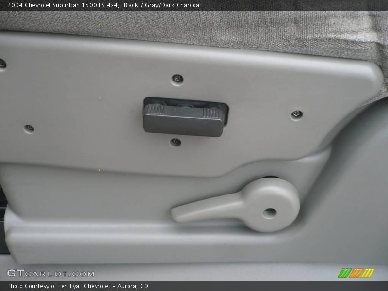Black / Gray/Dark Charcoal 2004 Chevrolet Suburban 1500 LS 4x4