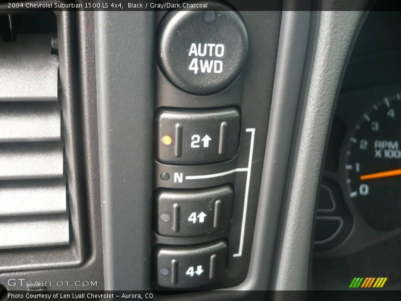 Black / Gray/Dark Charcoal 2004 Chevrolet Suburban 1500 LS 4x4