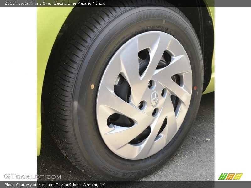 Electric Lime Metallic / Black 2016 Toyota Prius c One