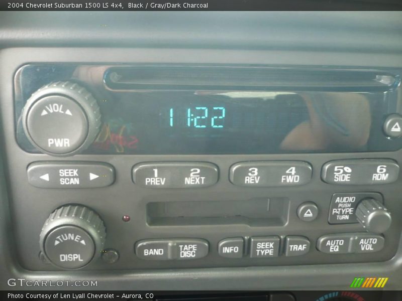 Black / Gray/Dark Charcoal 2004 Chevrolet Suburban 1500 LS 4x4