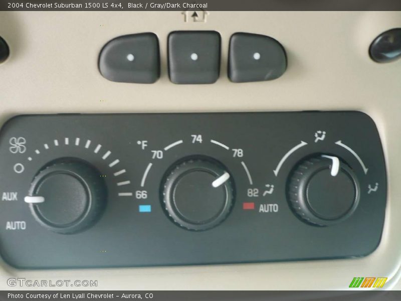 Black / Gray/Dark Charcoal 2004 Chevrolet Suburban 1500 LS 4x4
