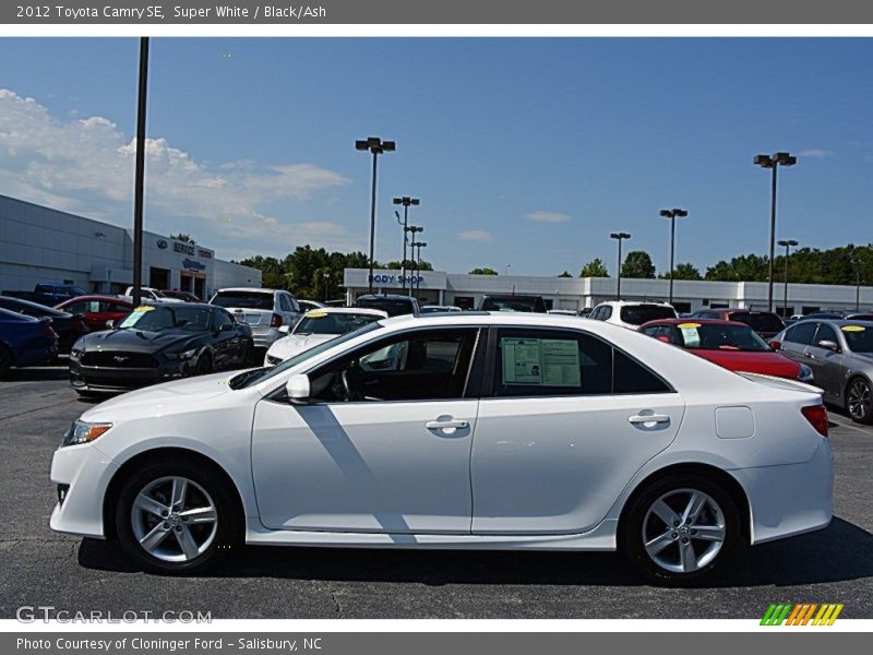 Super White / Black/Ash 2012 Toyota Camry SE