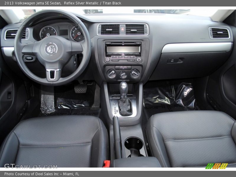 Reflex Silver Metallic / Titan Black 2013 Volkswagen Jetta SE Sedan