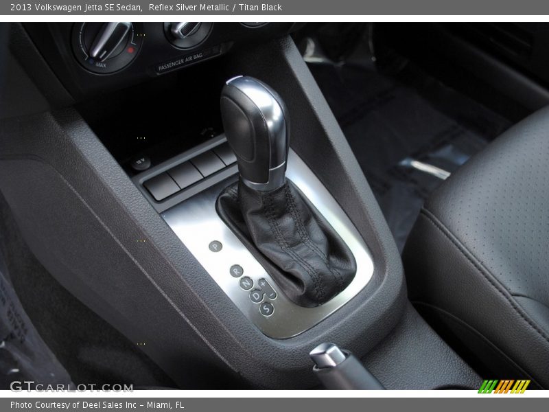Reflex Silver Metallic / Titan Black 2013 Volkswagen Jetta SE Sedan