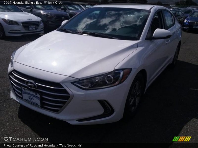 Front 3/4 View of 2017 Elantra Eco