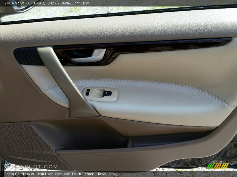Black / Beige/Light Sand 2004 Volvo XC70 AWD