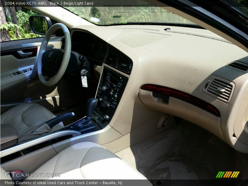 Black / Beige/Light Sand 2004 Volvo XC70 AWD