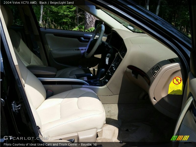 Black / Beige/Light Sand 2004 Volvo XC70 AWD