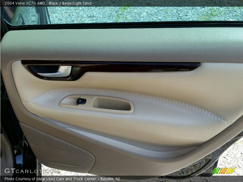 Black / Beige/Light Sand 2004 Volvo XC70 AWD
