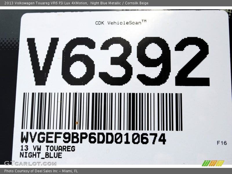 Night Blue Metallic / Cornsilk Beige 2013 Volkswagen Touareg VR6 FSI Lux 4XMotion