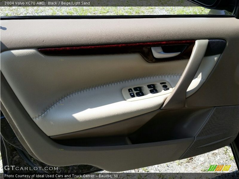 Black / Beige/Light Sand 2004 Volvo XC70 AWD
