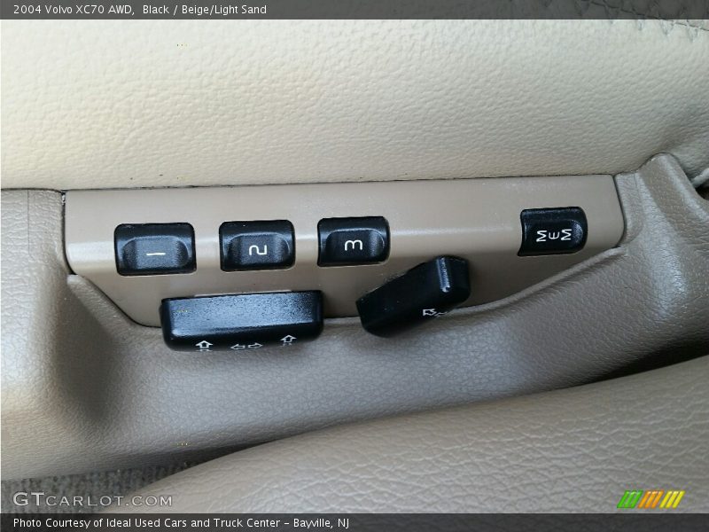 Black / Beige/Light Sand 2004 Volvo XC70 AWD