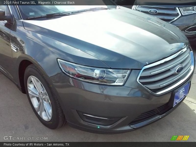 Magnetic / Charcoal Black 2016 Ford Taurus SEL