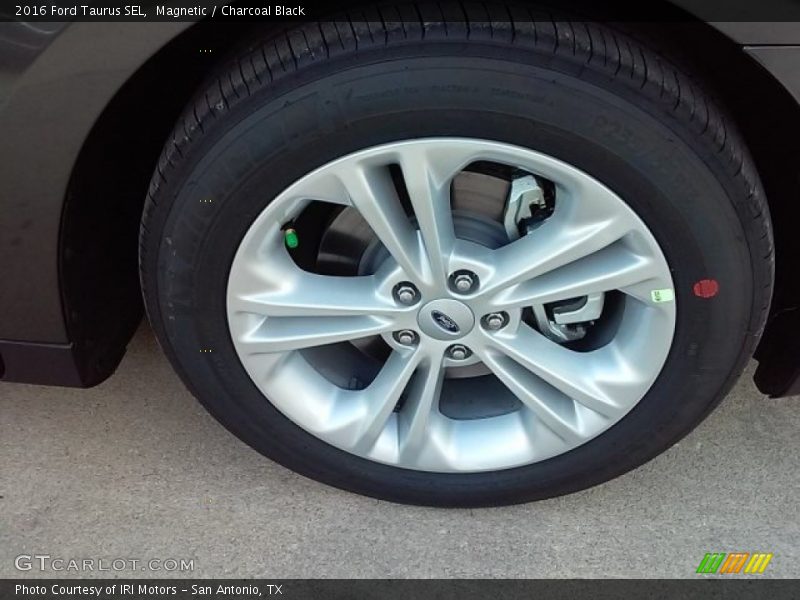 Magnetic / Charcoal Black 2016 Ford Taurus SEL