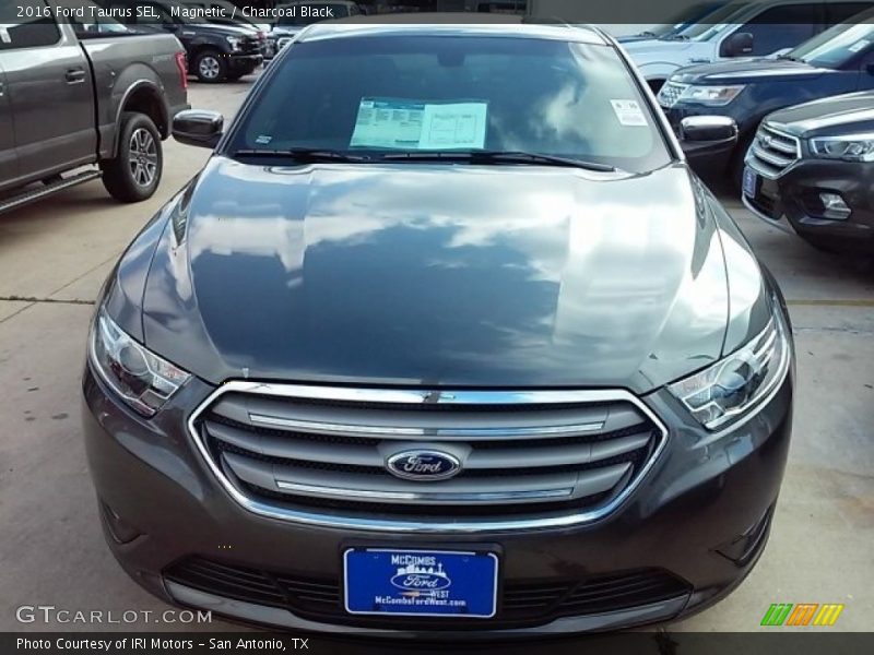Magnetic / Charcoal Black 2016 Ford Taurus SEL