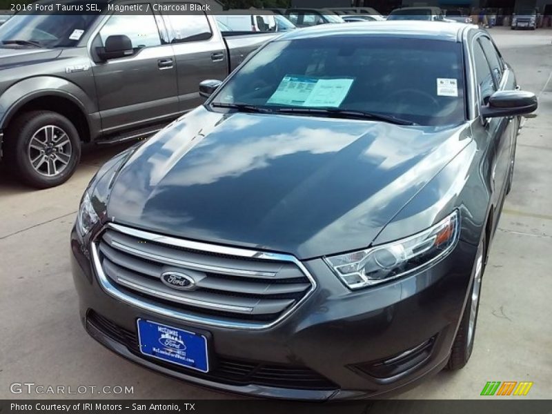 Magnetic / Charcoal Black 2016 Ford Taurus SEL