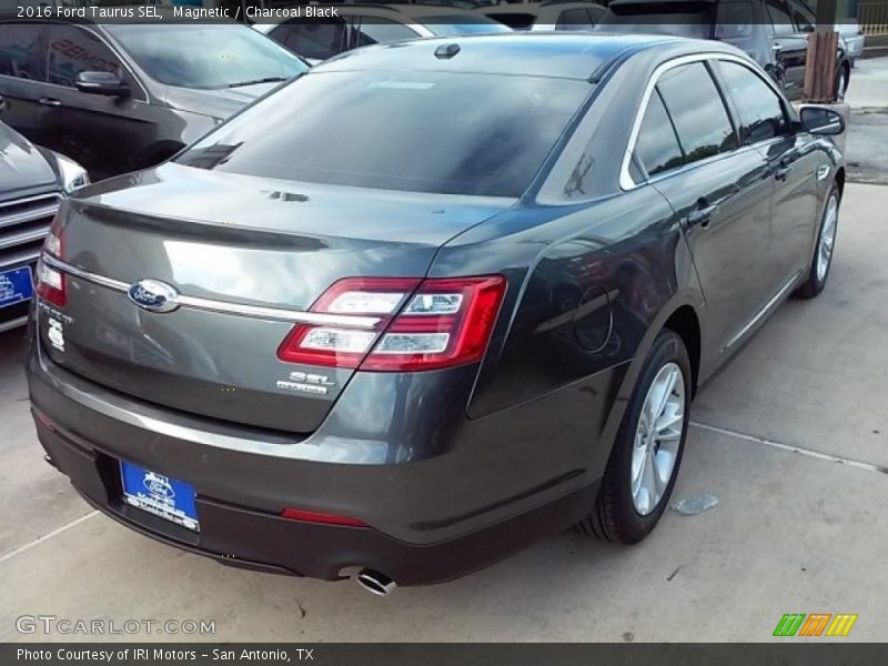 Magnetic / Charcoal Black 2016 Ford Taurus SEL