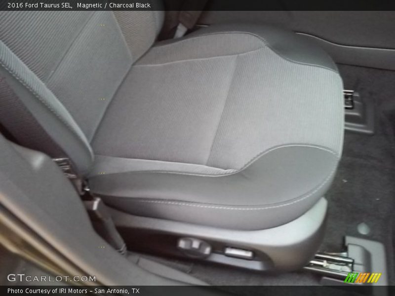 Magnetic / Charcoal Black 2016 Ford Taurus SEL