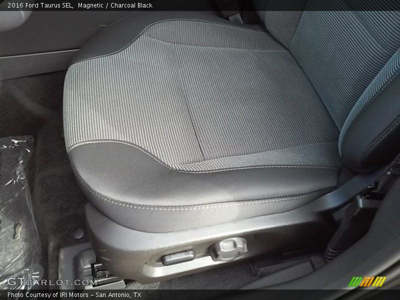 Magnetic / Charcoal Black 2016 Ford Taurus SEL