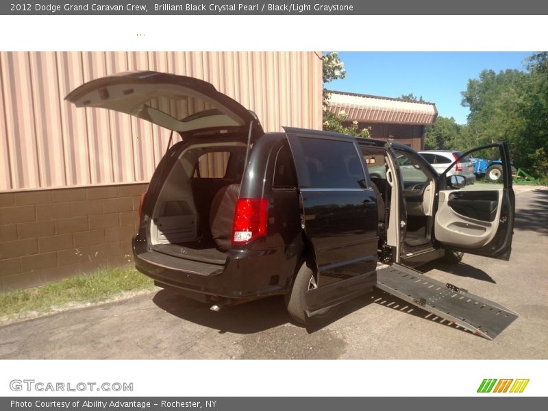 Brilliant Black Crystal Pearl / Black/Light Graystone 2012 Dodge Grand Caravan Crew
