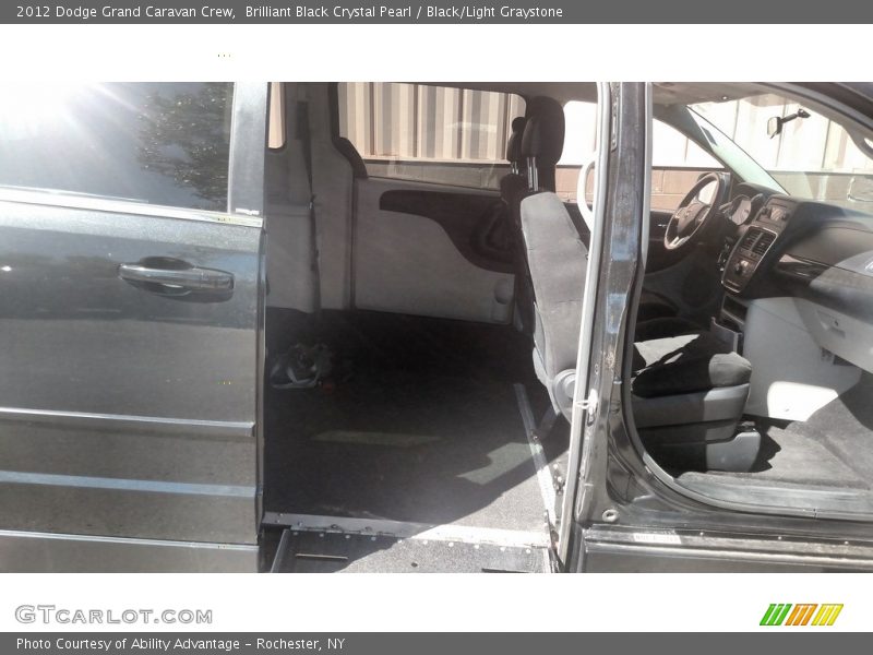 Brilliant Black Crystal Pearl / Black/Light Graystone 2012 Dodge Grand Caravan Crew