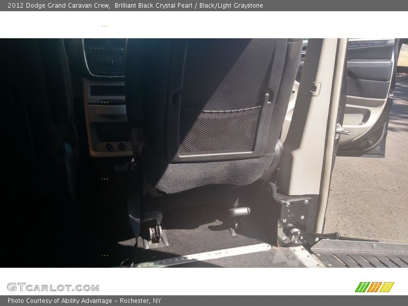 Brilliant Black Crystal Pearl / Black/Light Graystone 2012 Dodge Grand Caravan Crew