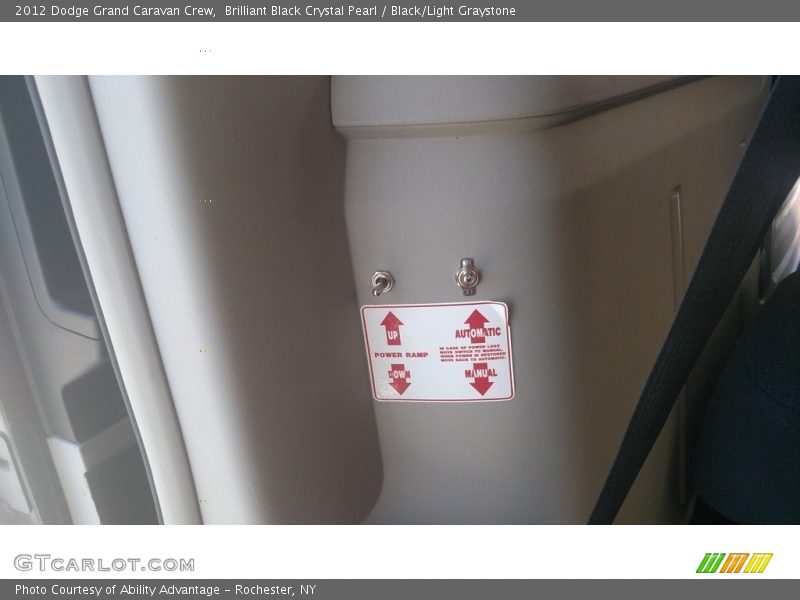 Brilliant Black Crystal Pearl / Black/Light Graystone 2012 Dodge Grand Caravan Crew