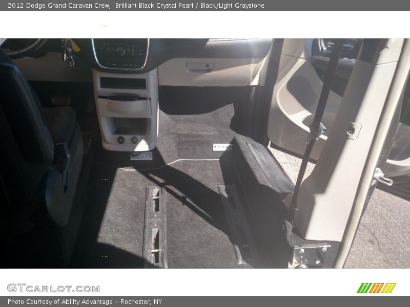 Brilliant Black Crystal Pearl / Black/Light Graystone 2012 Dodge Grand Caravan Crew