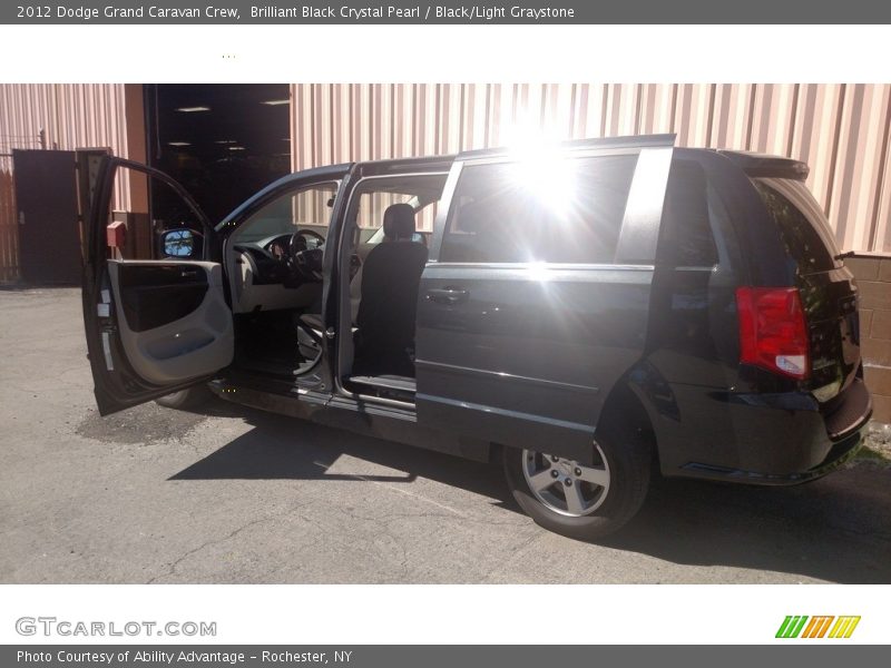 Brilliant Black Crystal Pearl / Black/Light Graystone 2012 Dodge Grand Caravan Crew