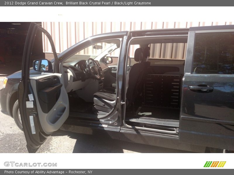 Brilliant Black Crystal Pearl / Black/Light Graystone 2012 Dodge Grand Caravan Crew