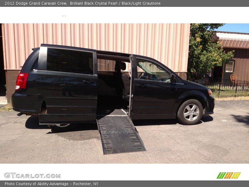 Brilliant Black Crystal Pearl / Black/Light Graystone 2012 Dodge Grand Caravan Crew