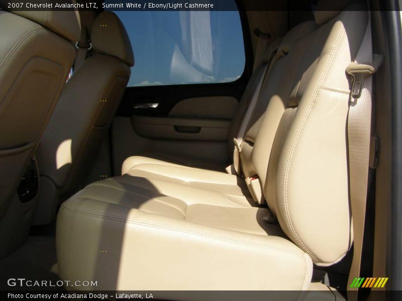 Summit White / Ebony/Light Cashmere 2007 Chevrolet Avalanche LTZ