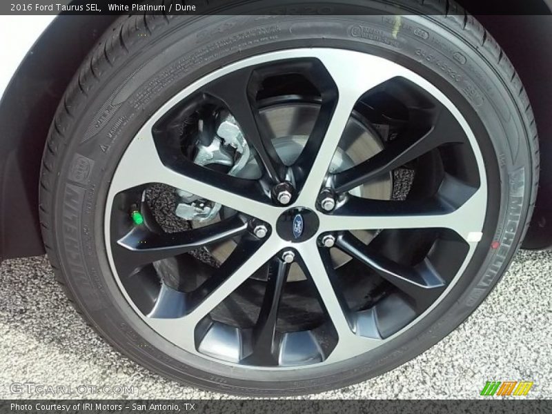White Platinum / Dune 2016 Ford Taurus SEL