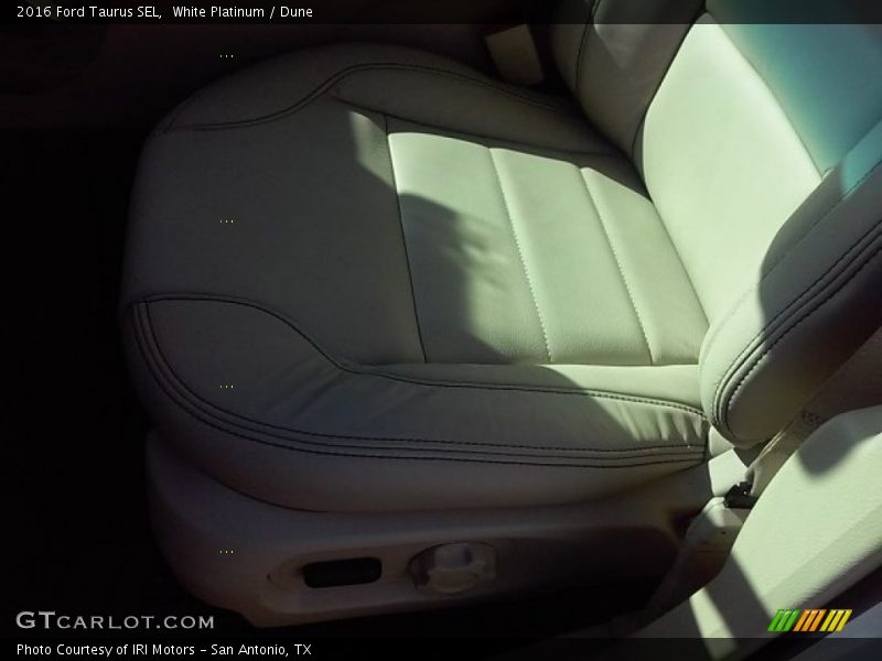 White Platinum / Dune 2016 Ford Taurus SEL