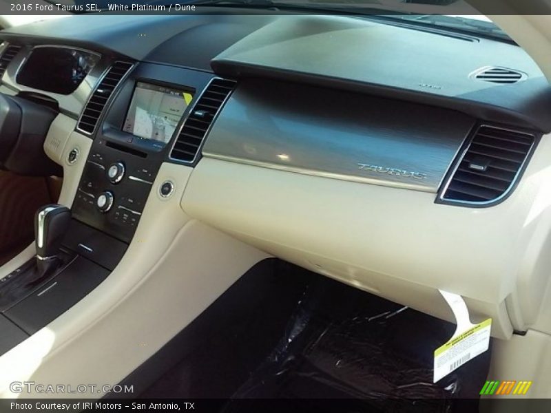 White Platinum / Dune 2016 Ford Taurus SEL